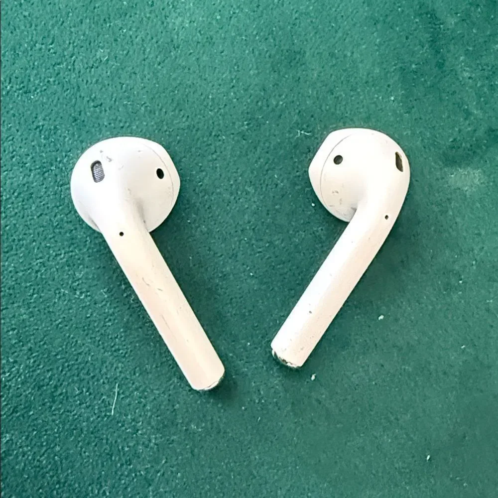 White Wireless Earbuds Case - RESTORED - Cleaned & Refurbished - Vertical Case